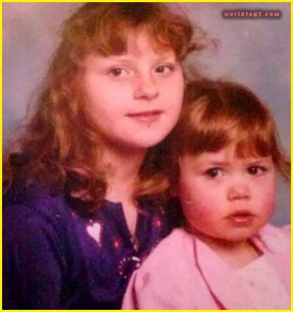 Liana Jade Brooker with her sister