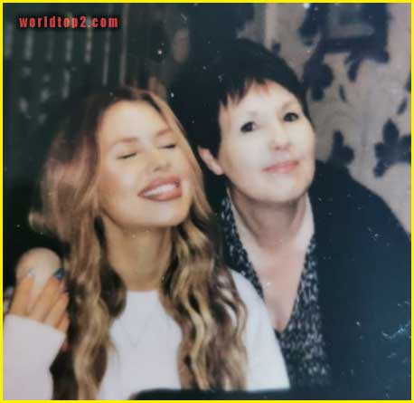 Liana Jade Brooker with her mother