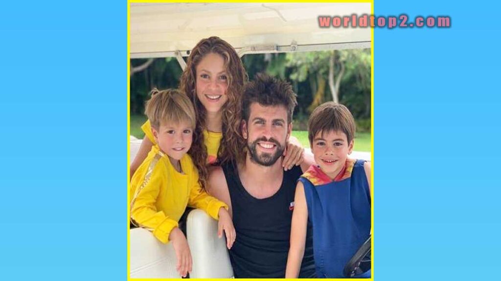 Milan Piqué Mebarak with his parents and brother