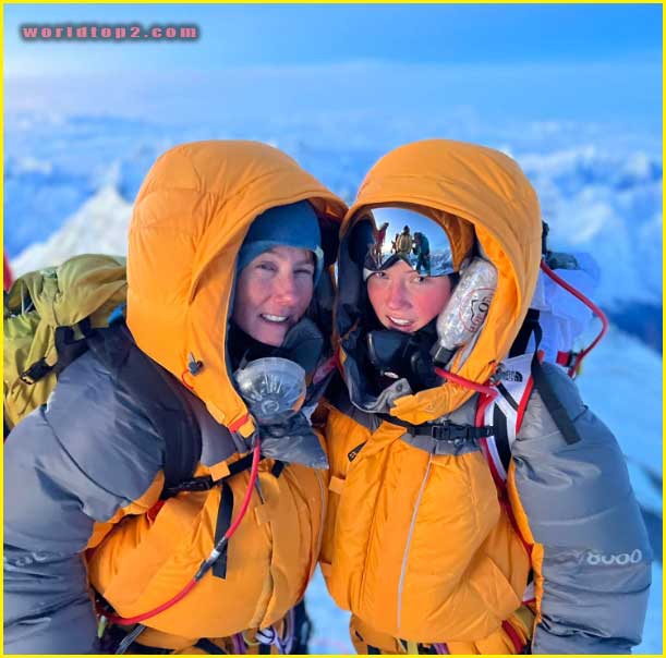 Gabby kanizay with her mother