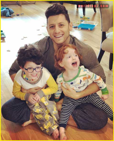 scott braun with his nieces and nephew