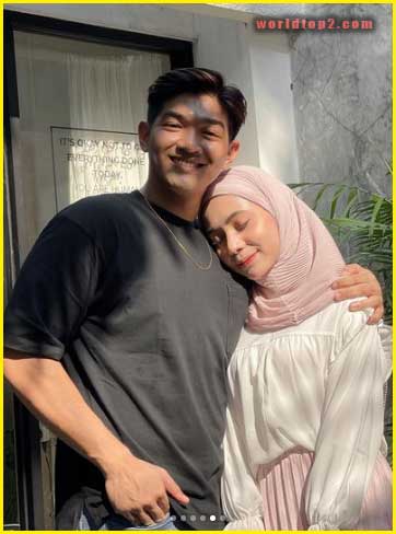 Tenggo Wicaksono with his girlfriend