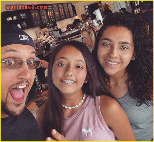 Alexis Ryan with her father and mother
