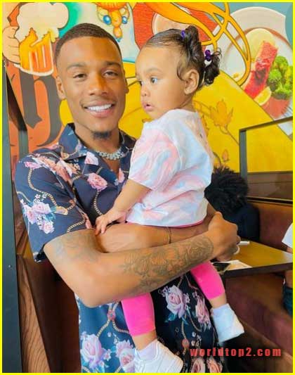 Armon Warren with his daughter