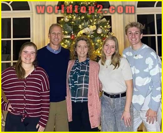 Carter Kench with his parents and siblings