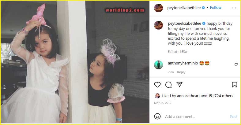 Peyton Elizabeth Lee childhood photo with her sister