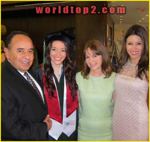 camille vasquez with her parents and sister