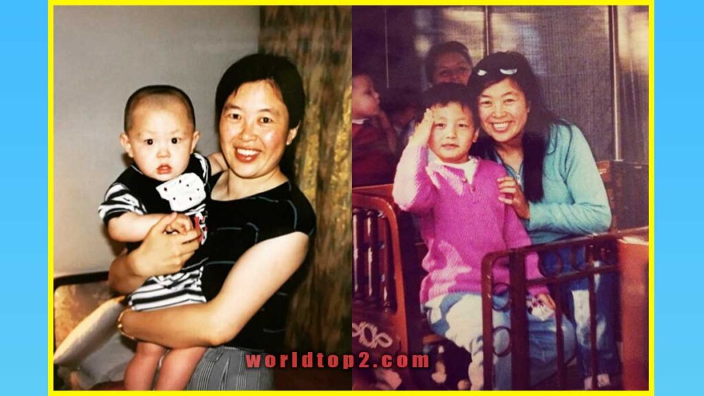 Larry Gao with his mother