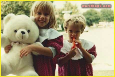 whitney heard childhood photo with her sister Amber