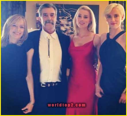 Whitney Heard with her parents & Sister