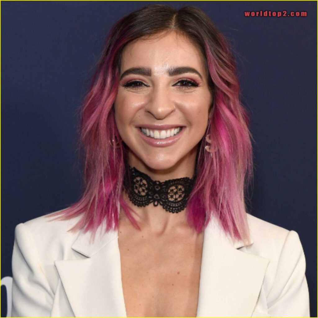 Gabbie Hanna smiling face
