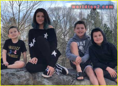 Jaden Walton with his sister and brothers