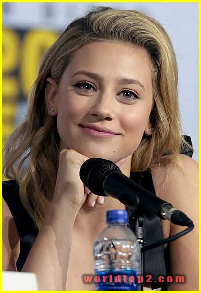 Lili Reinhart bio facts