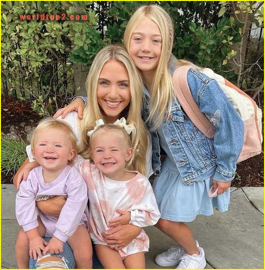 Posie Rayne LaBrant with her sisters and brother