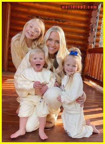 Zealand LaBrant with his mother and siblings