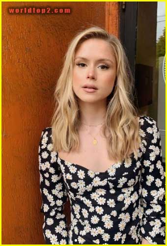 Erin Moriarty bio wiki facts