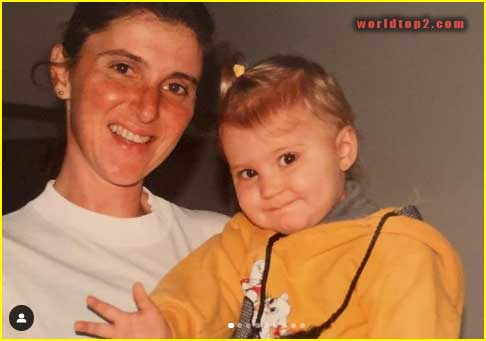 Beatriz Haddad Maia childhood photo with her mother