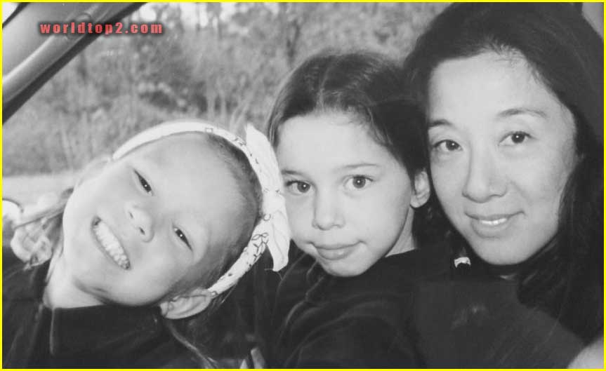 Cecilia Becker childhood photo with her mother and sister