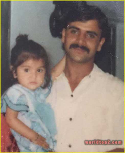Anushka Sharma childhood photo with her father