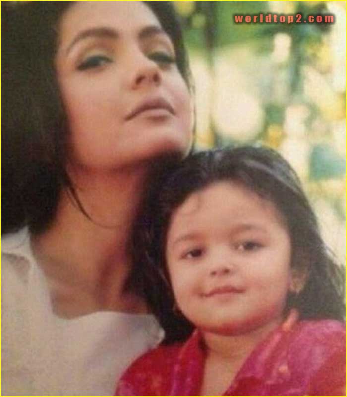 alia bhatt childhood photo with her mother