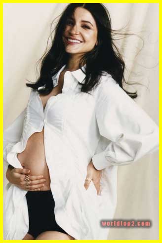 anushka sharma pregnant photo