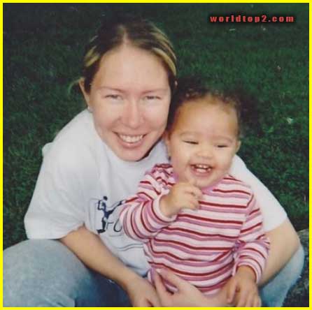 Bailey Bass childhood photo with her mother