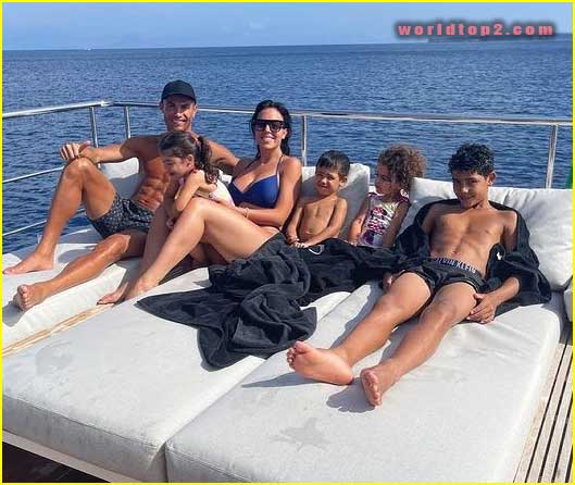 Cristiano Ronaldo Jr family photo