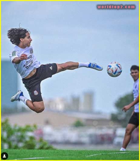 Diego Laínez football player