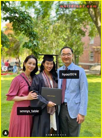 Kaiti Yoo with her parents