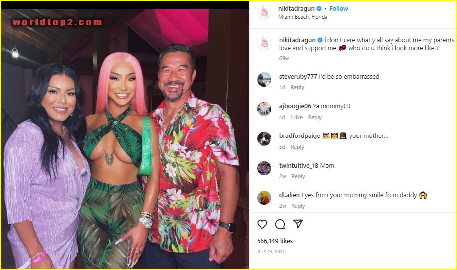 Nikita Dragun with her parents