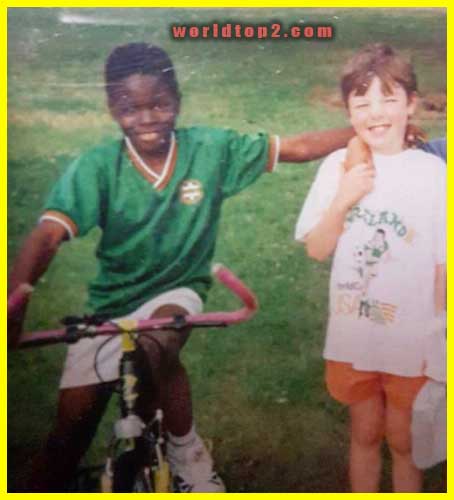 Olima omega childhood photo with his friend