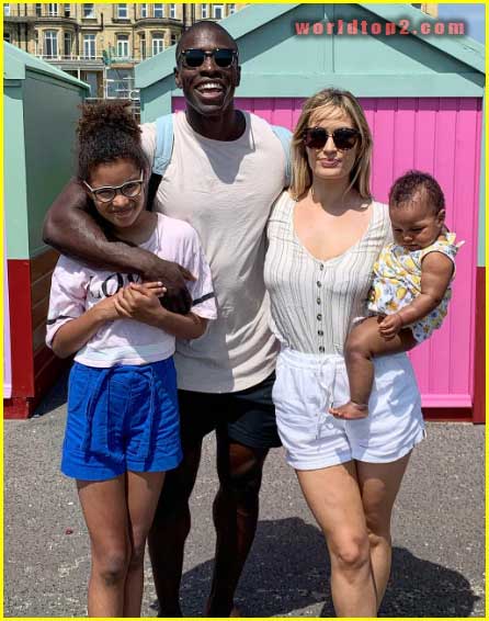 Olima omega with his wife and daughters