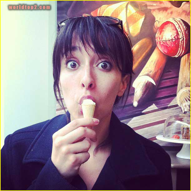 Oona Chaplin bio wiki facts