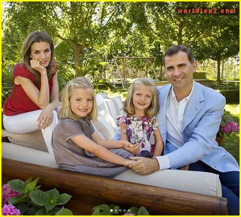 Infanta Sofía of Spain childhood photo with her cparents