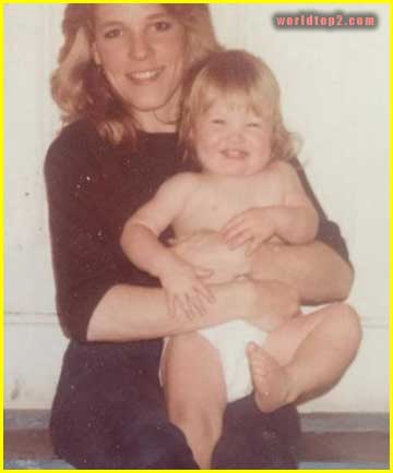 Julia Stiles childhood photo with her mother