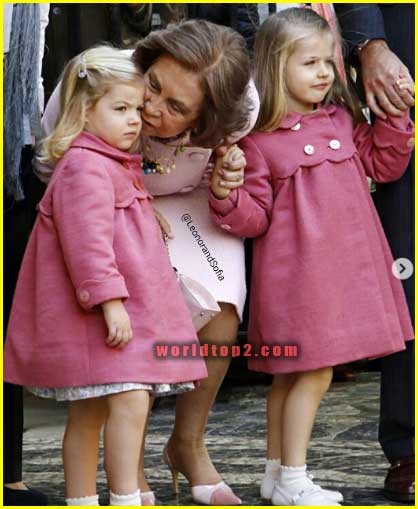 Princesa Leonor childhood photo with her sister