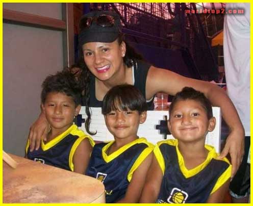 Raul Rosas Jr childhood photo with her brothers