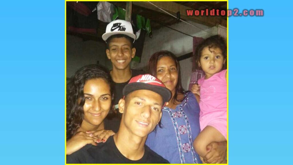 Richarlison with his mother and siblings