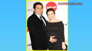 Linda Cardellini | Bio, Age, Height, Net Worth (2023), Facts