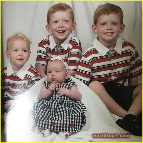 Sadie Elizabeth Sink childhood photo with her siblings