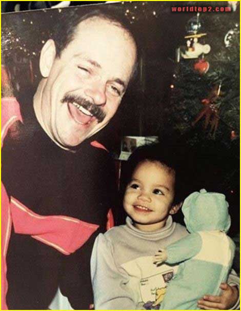 Vanessa Hudgens childhood photo with her father
