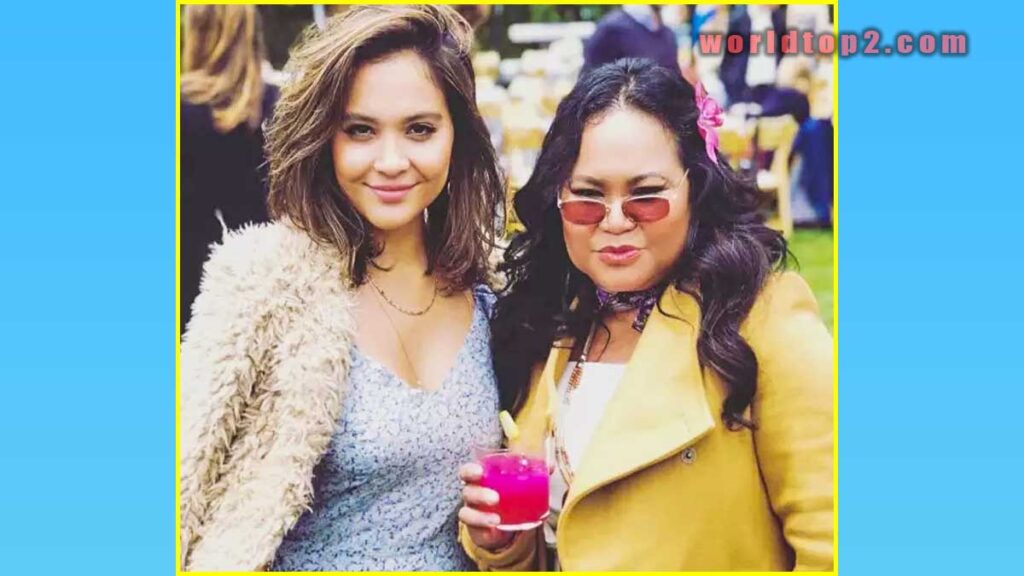 Vanessa Hudgens with her mother
