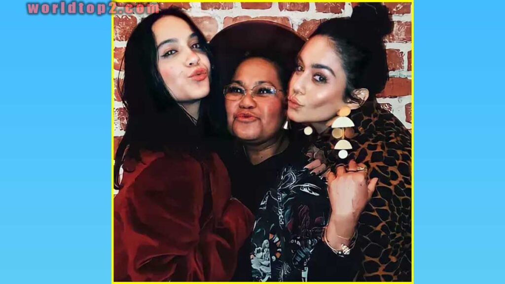Vanessa Hudgens with her mother and sister