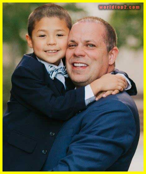 Eric Persson with his son