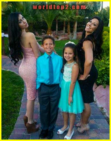 Mikaela Pascal with her siblings and mother