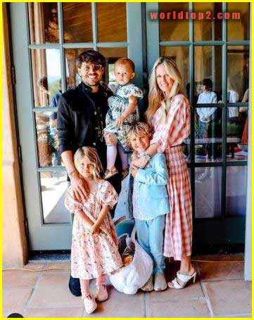 Tydus Talbott with his siblings and parents
