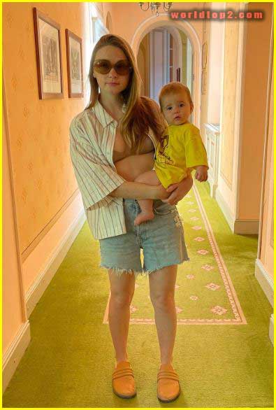 Jessica Barden with her daughter