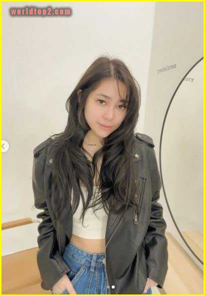 Moira Dela Torre singer