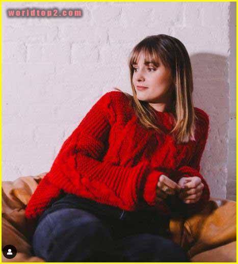 Molly Wright bio wiki facts