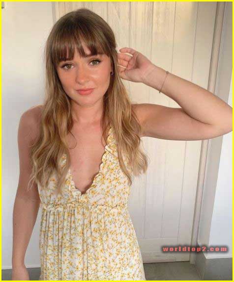 Molly Wright hot and sexy